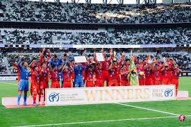 姆巴佩看台起立，为加西亚世界波鼓掌