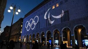 “大莲花”映衬中国红 国足算天算地不如算自己